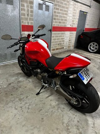 Ducati Monster 821 Stripe Roja
