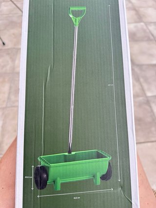 Carro esparcidor de semillas y fertilizante