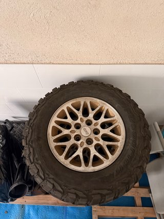 Neumáticos BF Goodrich Mud Terrain + Llantas Jeep