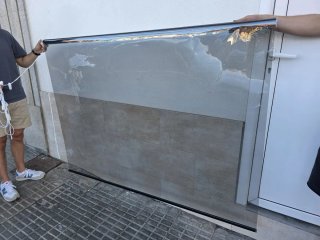 2 Estores para escaparates con filtro solar