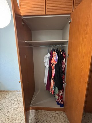 Armario de dos puertas madera