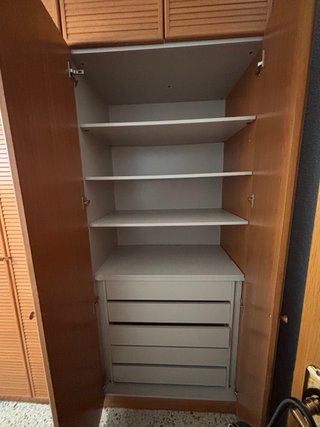Armario de dos puertas madera