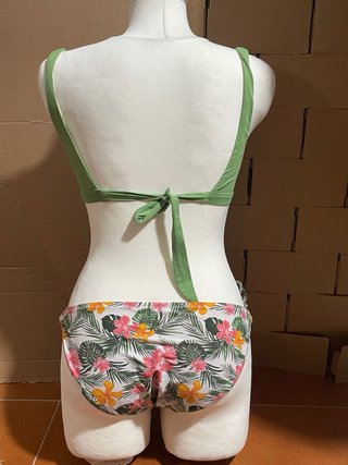 Bikini Benetton Verde y Estampado Tropical Talla M