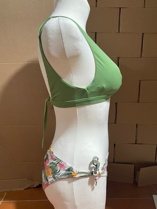 Bikini Benetton Verde y Estampado Tropical Talla M