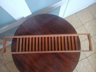 Estantería de madera para bañera