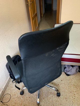 Silla de oficina ergonómica negra