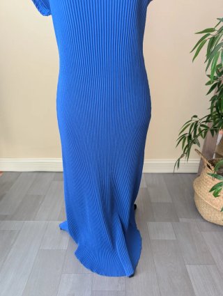 Vestido largo azul klein plisado