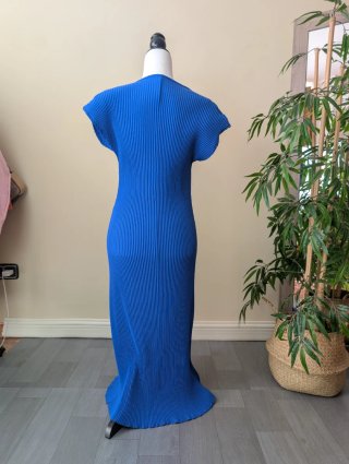 Vestido largo azul klein plisado