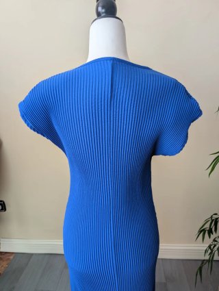 Vestido largo azul klein plisado