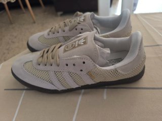 Zapatillas Beige y Blancas