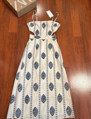 Abito midi ricamato Zara