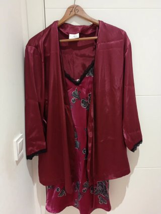 Camisón floral satén negro y rojo