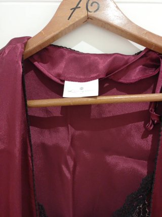 Camisón floral satén negro y rojo