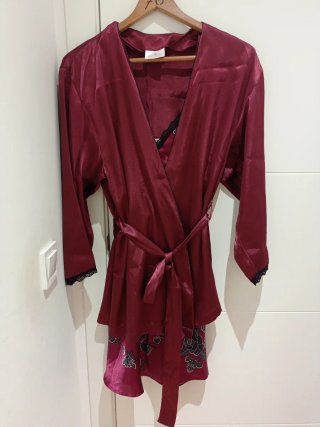 Camisón floral satén negro y rojo