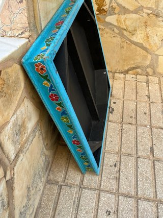 Mesa auxiliar decorada azul