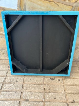 Mesa auxiliar decorada azul