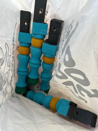 Mesa auxiliar decorada azul