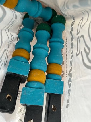 Mesa auxiliar decorada azul