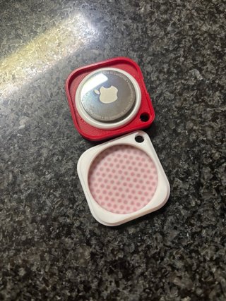 Funda roja para AirTag