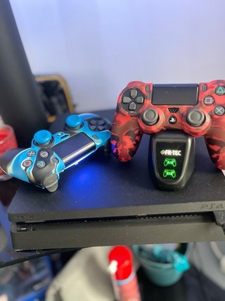 PS4 (PlayStation 4) 2 Mandos + base + 7 juegos
