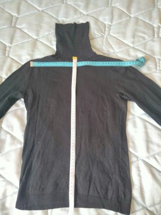 Jersey negro de cuello alto de Pull & Bear.
