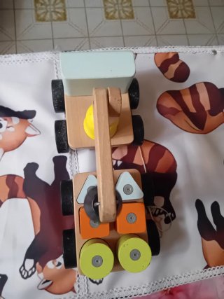 Camion gru in legno con blocchi colorati Ikea