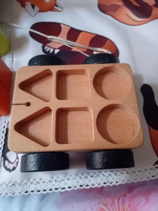 Camion gru in legno con blocchi colorati Ikea