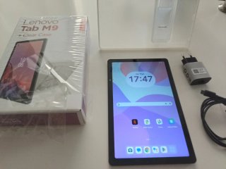 Tablet Lenovo Negra y Multicolor