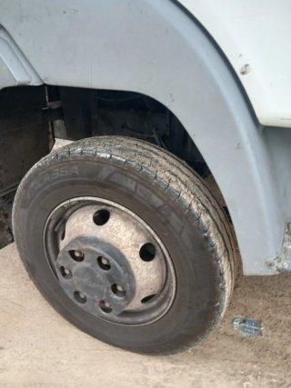 Nissan Atleon 2004