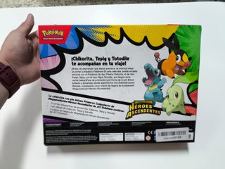 Pokémon Caja Pin Deluxe Héroes Ascendentes
