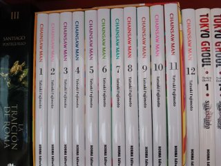 Tomos de Chainsaw man del 1 al 12 con la caja