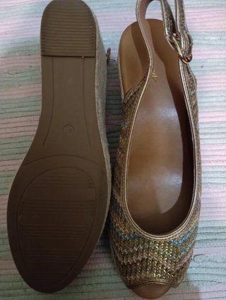 Sandalias doradas mujer