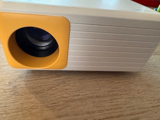Proyector Yoton Blanco y Amarillo