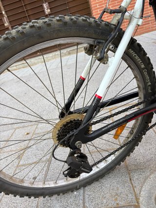 Bicicleta Rockrider Negra y Blanca