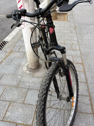 Bicicleta Rockrider Negra y Blanca