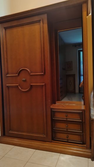 Mobile armadio con specchio e cassetti