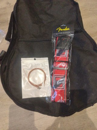 Pack Guitarra  Funda, Correa, Cejilla Cuerdas