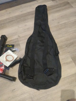 Pack Guitarra  Funda, Correa, Cejilla Cuerdas