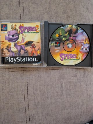 Dragon Ball Z: Ultimate Battle 22 PS1 e SPYRO 2