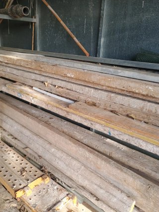 Tablones de madera para construcción de 4.50 de4 .