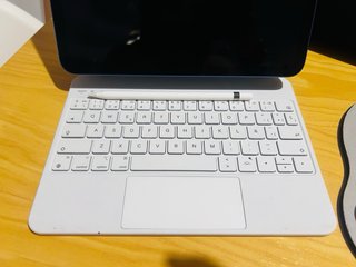 iPad 10ª Gen Azul 256GB + Accesorios