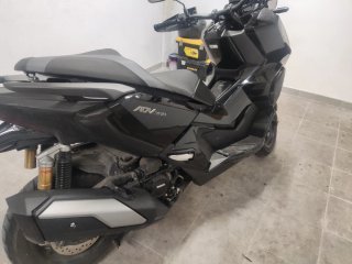 Honda ADV 350 2025. Cúpula ahumada, deflectores.