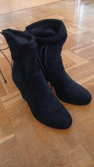 Botines negros de ante