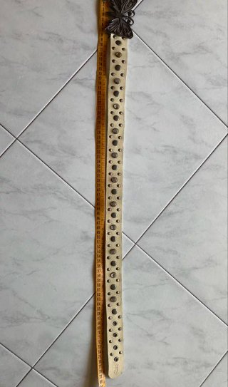 Cintura in pelle con borchie e strass Datch