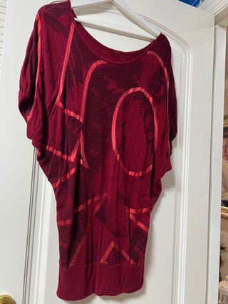 Camiseta Desigual Love granate brillo