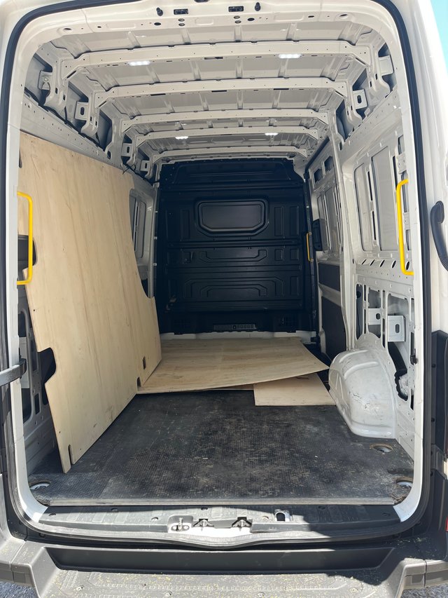 Volkswagen Crafter 2024 L3H3 65.000 KM