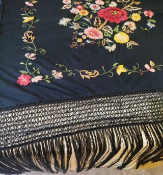 Mantón de Manila Negro Bordado Flores
