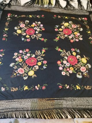 Mantón de Manila Negro Bordado Flores