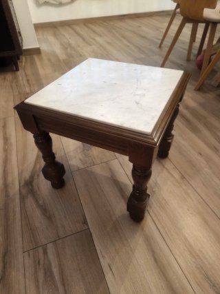 Mesa auxiliar mármol y madera
