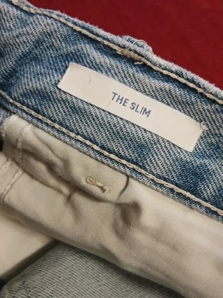 Pantalón corto vaquero hombre desgastado